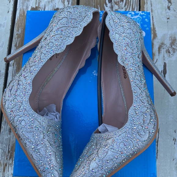 Pumps - Picture 2 of 11